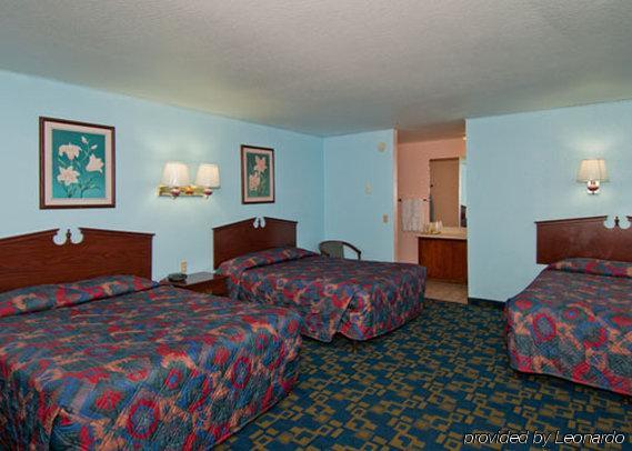 Westward Inn Crescent City Room photo